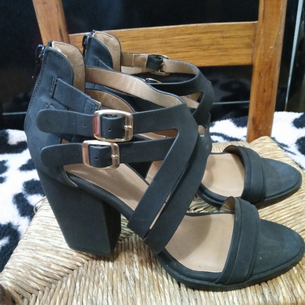 Black heels size 8